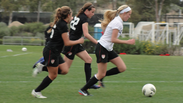 Mia Hoen-Beck shines in U17 WNT scrimmage