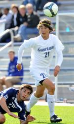 mens college soccer player benny estes