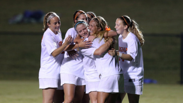 Virginia women rally to hold serve at No. 1