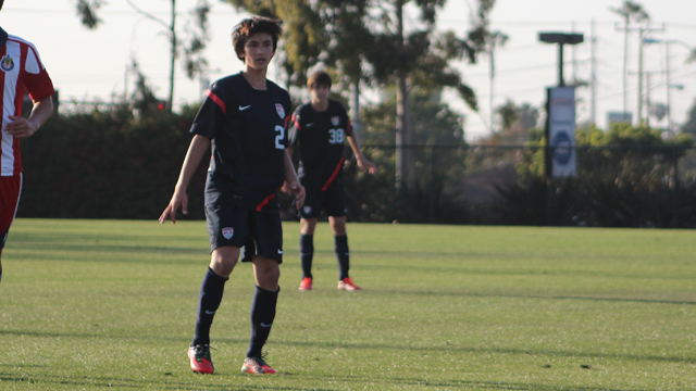 U15 BNT mid trains with Manchester United