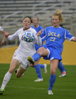 Sam Mewis soccer