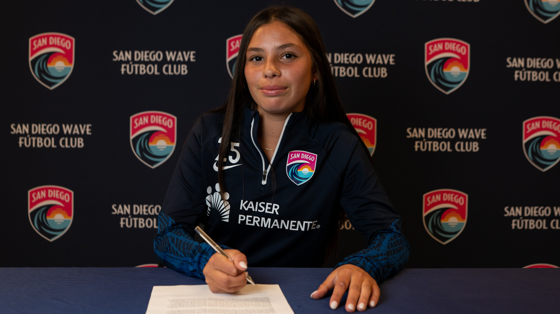 Barcenas Signs with San Diego Wave FC