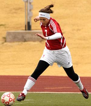 girls club soccer player taylor narvaiz