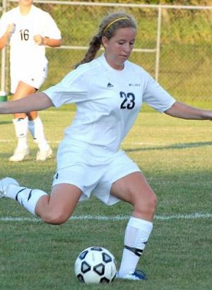 girls youth club soccer player macy kootz